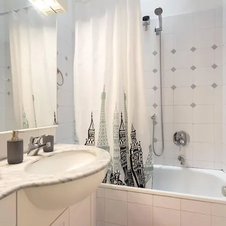 Via Ricasoli Apartment, Next To Accademia Florence