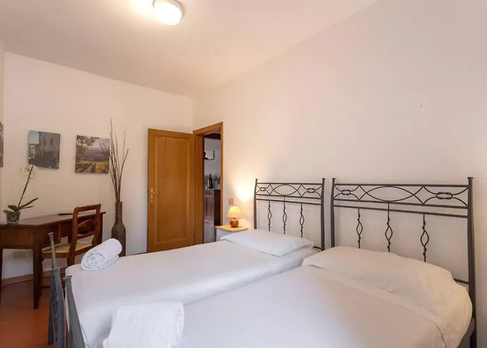 Via Ricasoli Apartment, Next To Accademia *